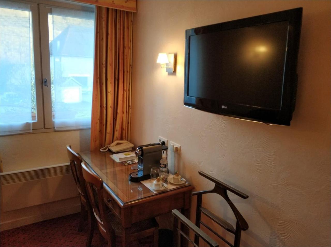 Logis Hotel Calisola Besancon - Soiree Etape Chalezeule Екстер'єр фото