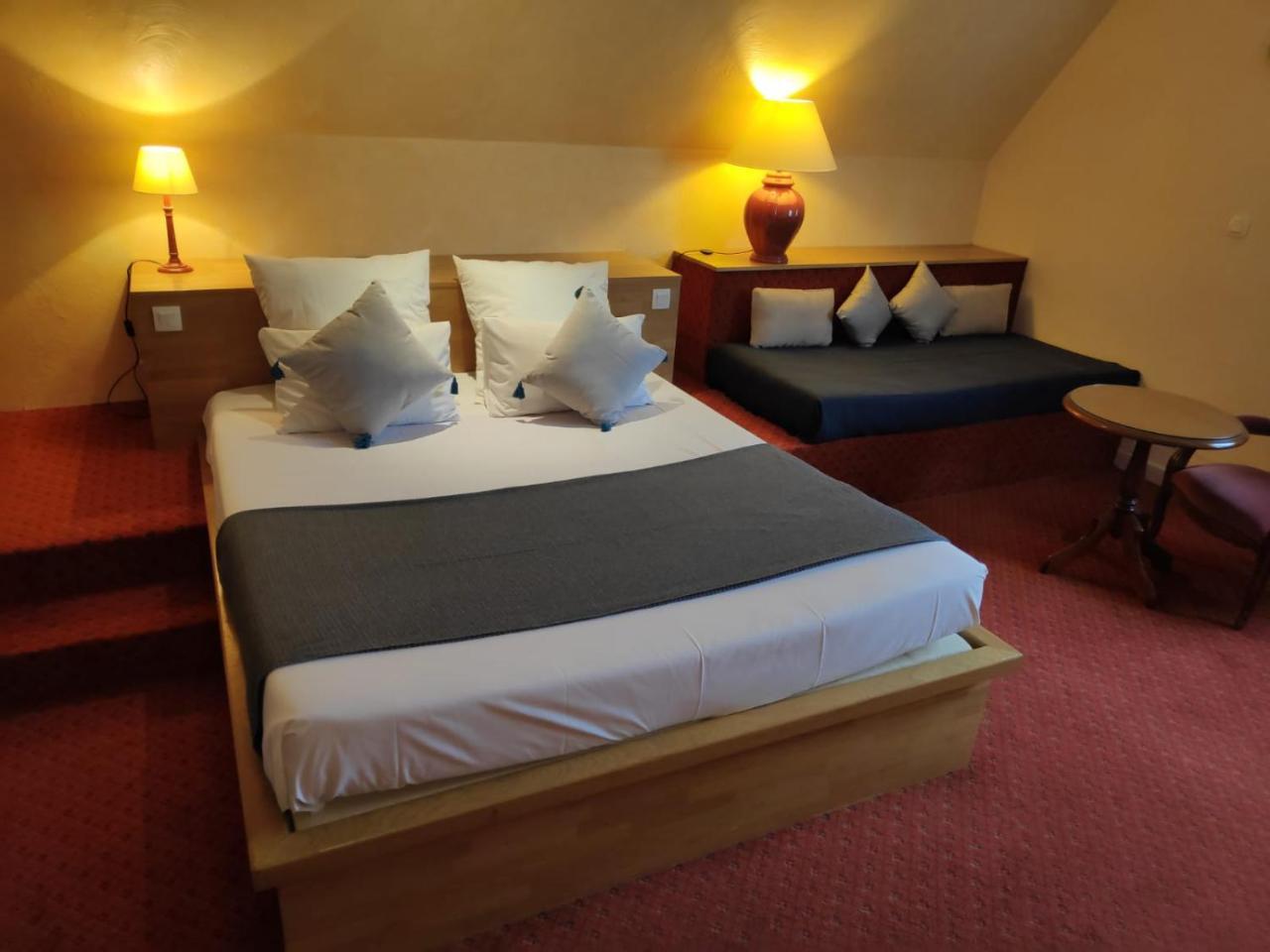 Logis Hotel Calisola Besancon - Soiree Etape Chalezeule Екстер'єр фото