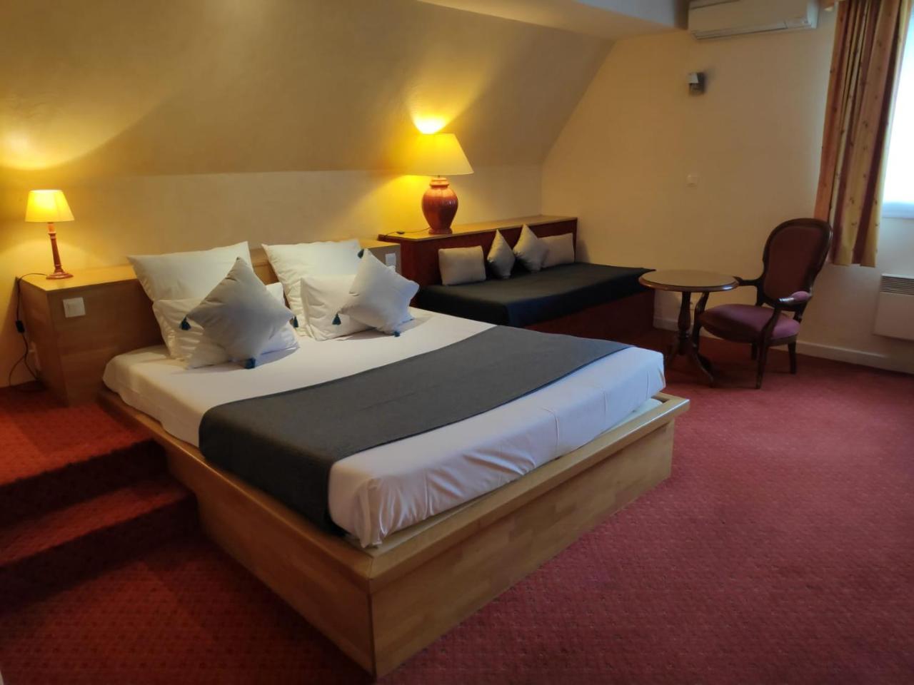 Logis Hotel Calisola Besancon - Soiree Etape Chalezeule Екстер'єр фото